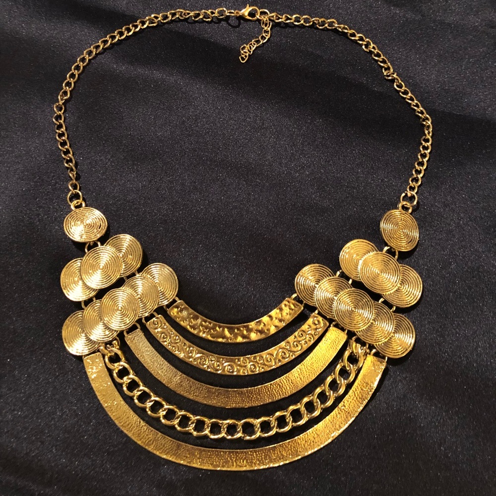 Egyptian look Necklace metal gold